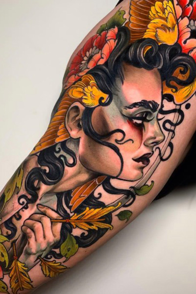 Nainen-tatuointi reidessä jonka on tehnyt liettualainen Monika Boo neotraditional-tyylillä. Tatuoija on vieraileva artisti Leima tatuointiliikkeessä.