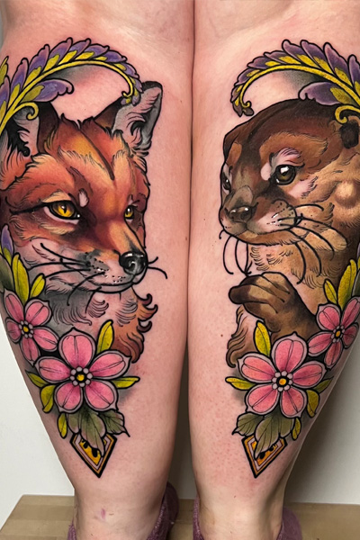 kettu- ja saukko-tatuoinnit pohkeissa jotka on tehnyt liettualainen Monika Boo neotraditional-tyylillä. Tatuoija on vieraileva artisti Leima tatuointiliikkeessä.