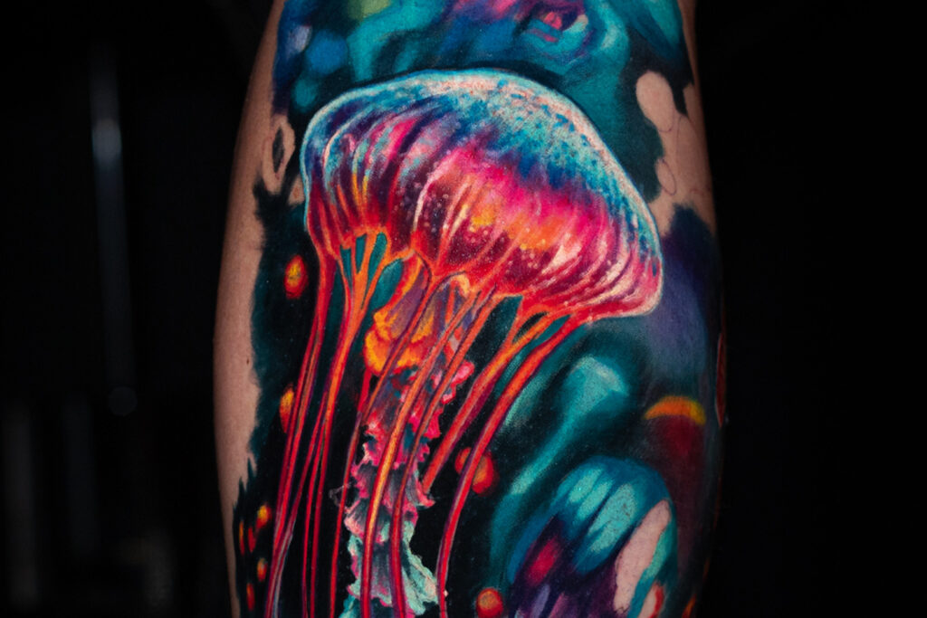 Tatuoija Catan tekemä meduusatatuointi.