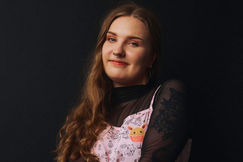 Tatuoija Ellen Ariana Leima -tatuointiliikkeessä