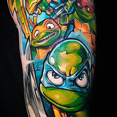 Tatuoija Ilari Mustan tekemä sarjakuvatyylinen tatuointi Teenage Ninja Mutant Ninja Turtles -elokuvasta.